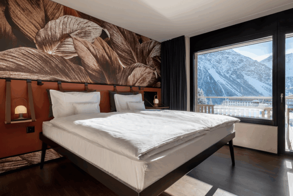 Doppelzimmer im Hotel Aves Arosa mit Blick auf den Arosa Obersee